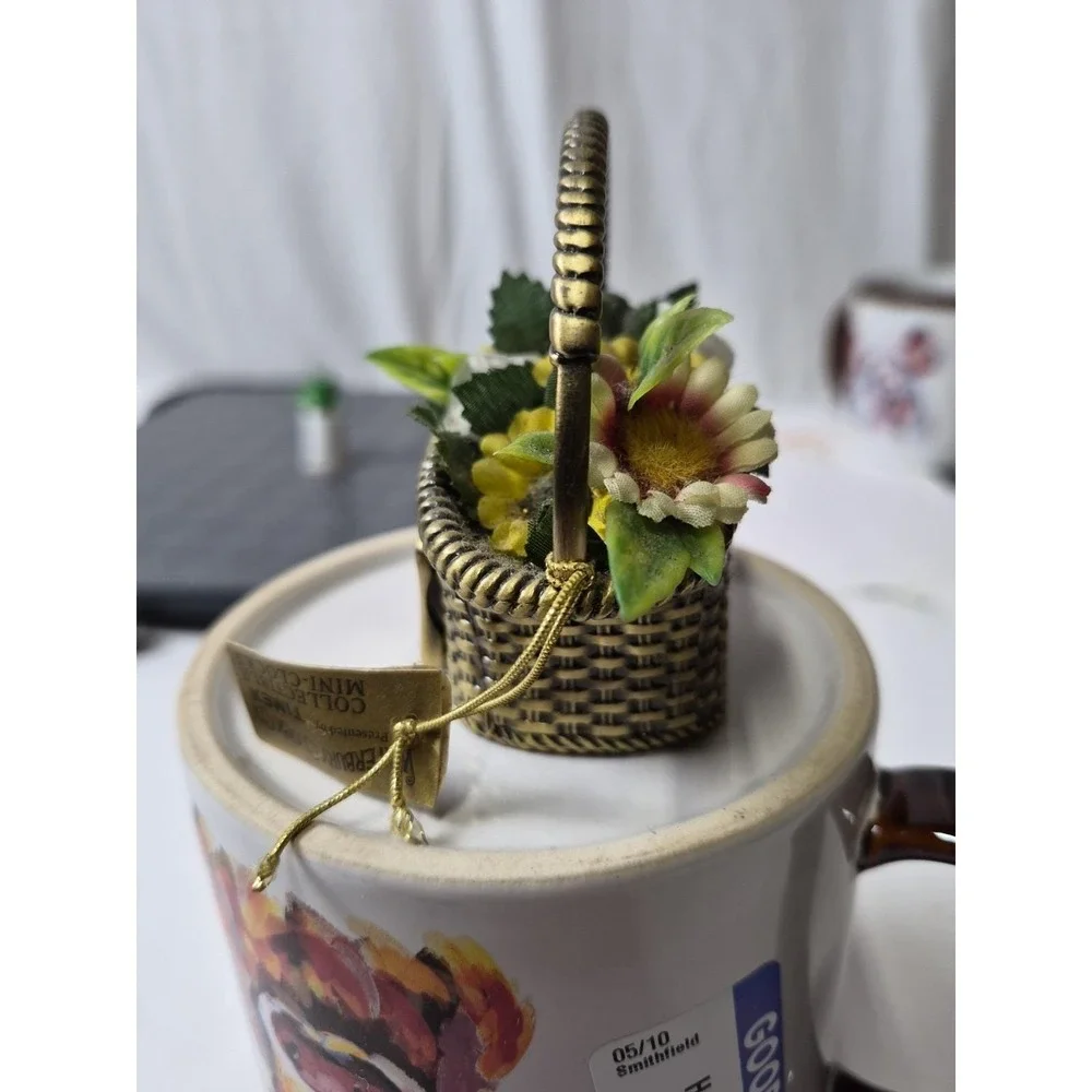 Vintage Waterbury Clock Co Timex Mini Flower Basket Clock Quartz Brass Figurine